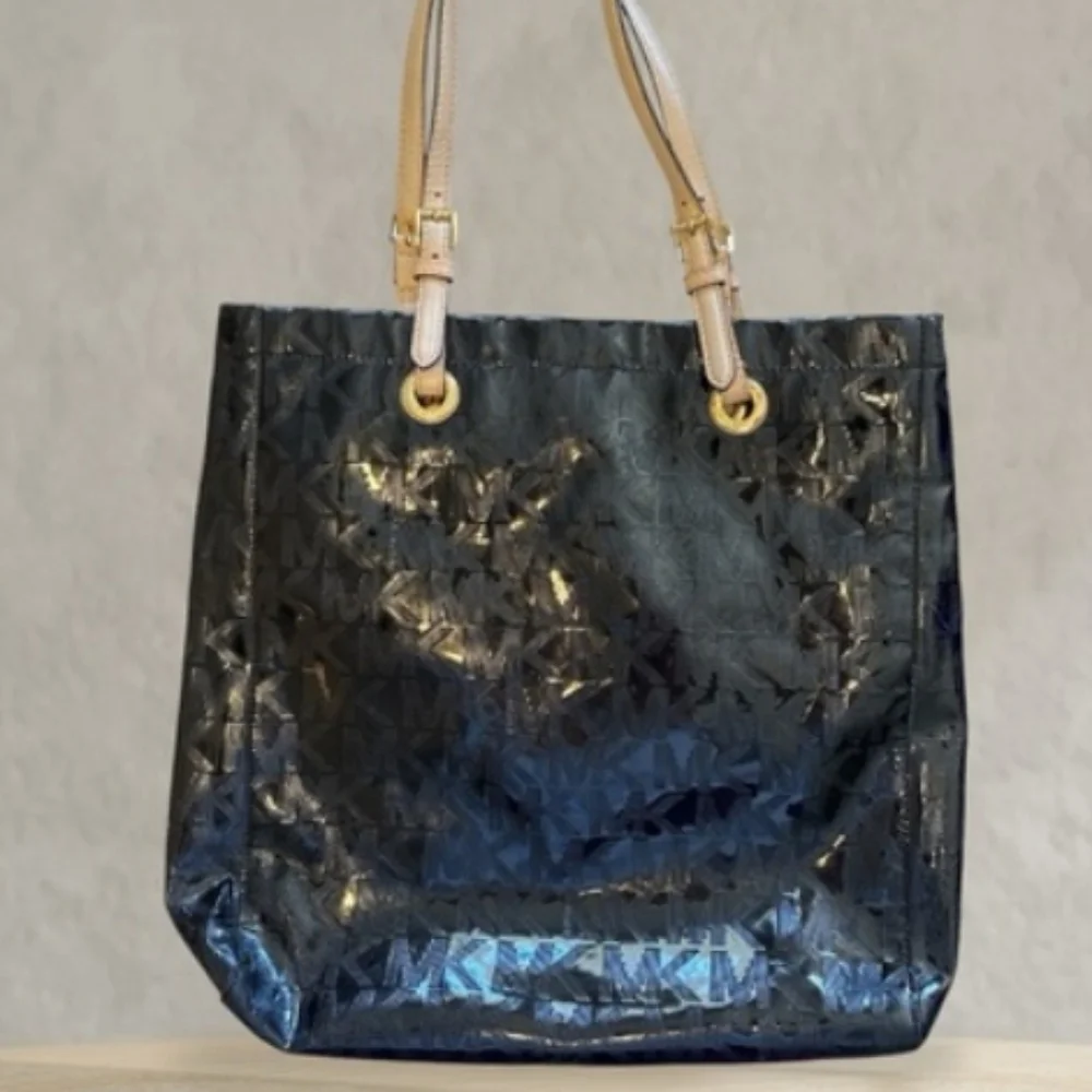 > Michael Kors Black and Cream Monogram Tote